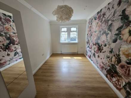 Park House Drive, Thornhill, Image 4