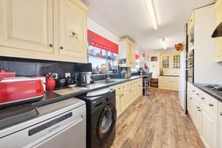 Leith Court, Dewsbury, Image 28