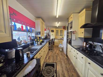 Leith Court, Dewsbury, Image 4