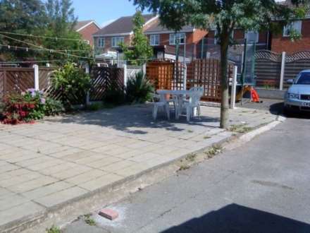 Staincliffe Road, Dewsbury, Image 4