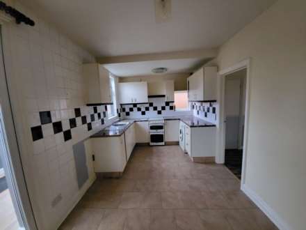 Overthorpe Avenue, Dewsbury, Image 4