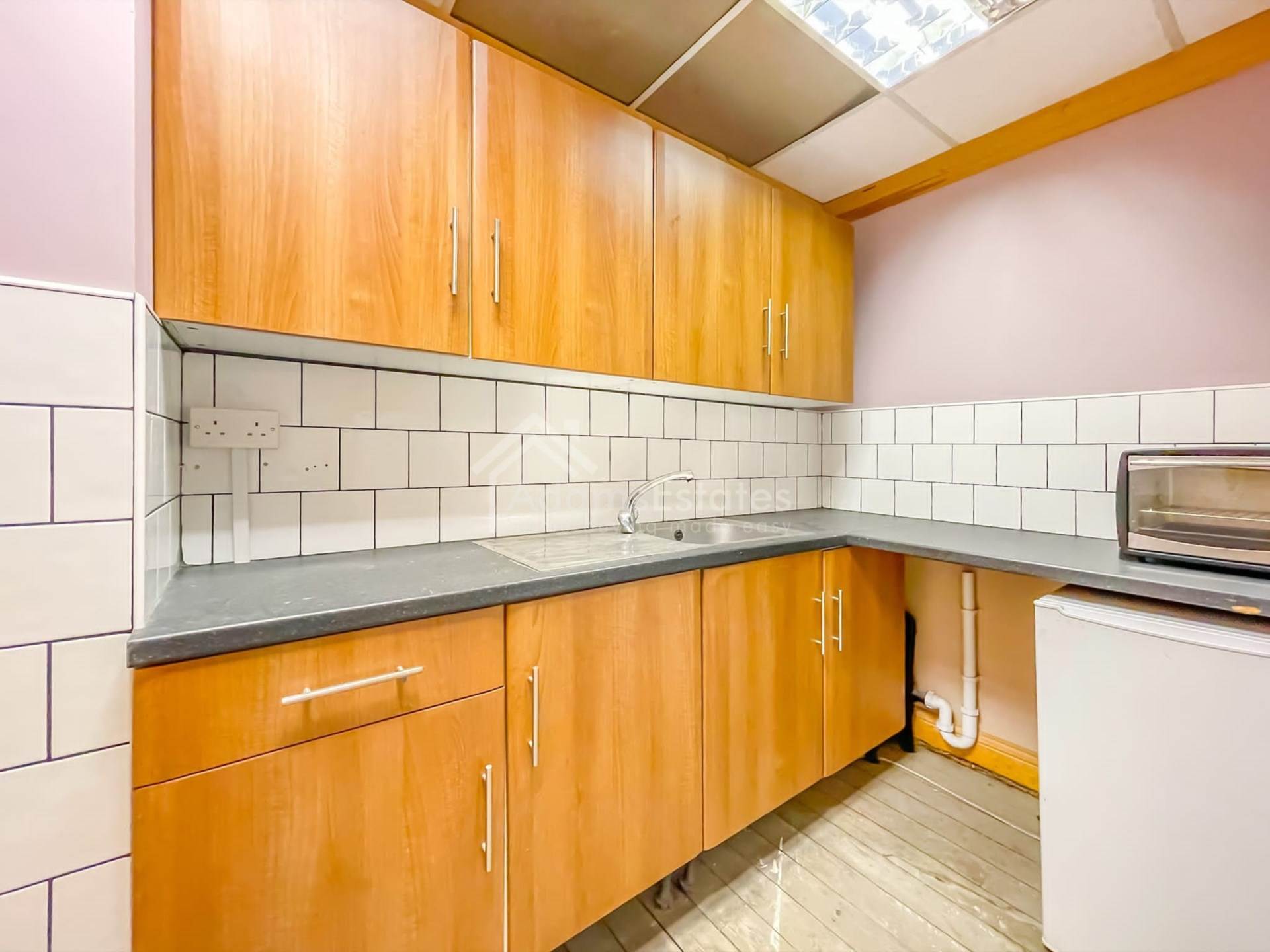 With planning permission for 2x 1-bedroom flat on 2nd floor, Image 22