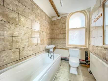 With planning permission for 2x 1-bedroom flat on 2nd floor, Image 26