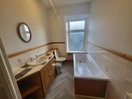 Ravensthorpe Road, Dewsbury, Image 7