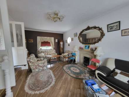 Lodge Farm Close, Dewsbury, Image 3