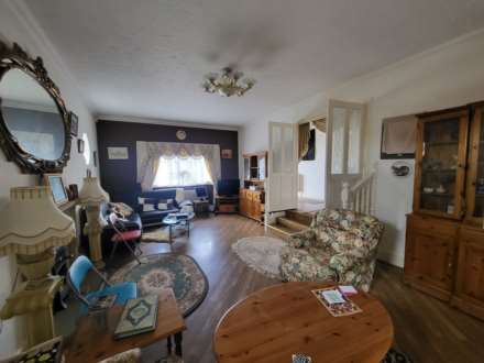 Lodge Farm Close, Dewsbury, Image 4