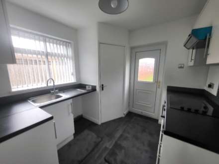 Squirrel Hall Drive, Dewsbury, Image 3