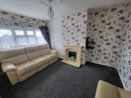 Holly Grove, Batley WF17 7bu, Image 1
