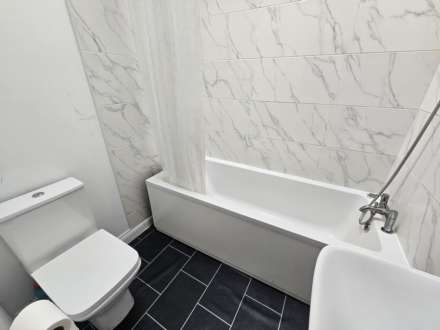 Oxford Terrace, Batley, Image 12