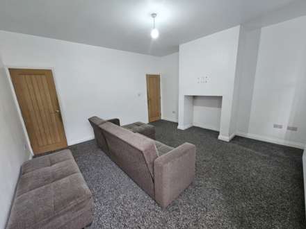 Oxford Terrace, Batley, Image 2