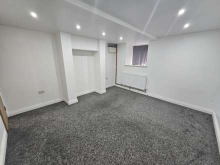 Oxford Terrace, Batley, Image 4