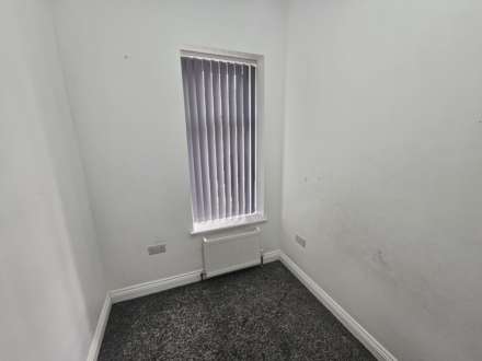 Oxford Terrace, Batley, Image 8