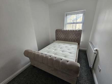 Oxford Terrace, Batley, Image 9