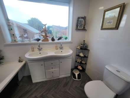 Chapel Lane, Thornhill, Image 11