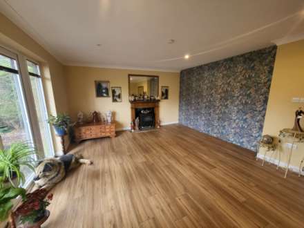 Chapel Lane, Thornhill, Image 2
