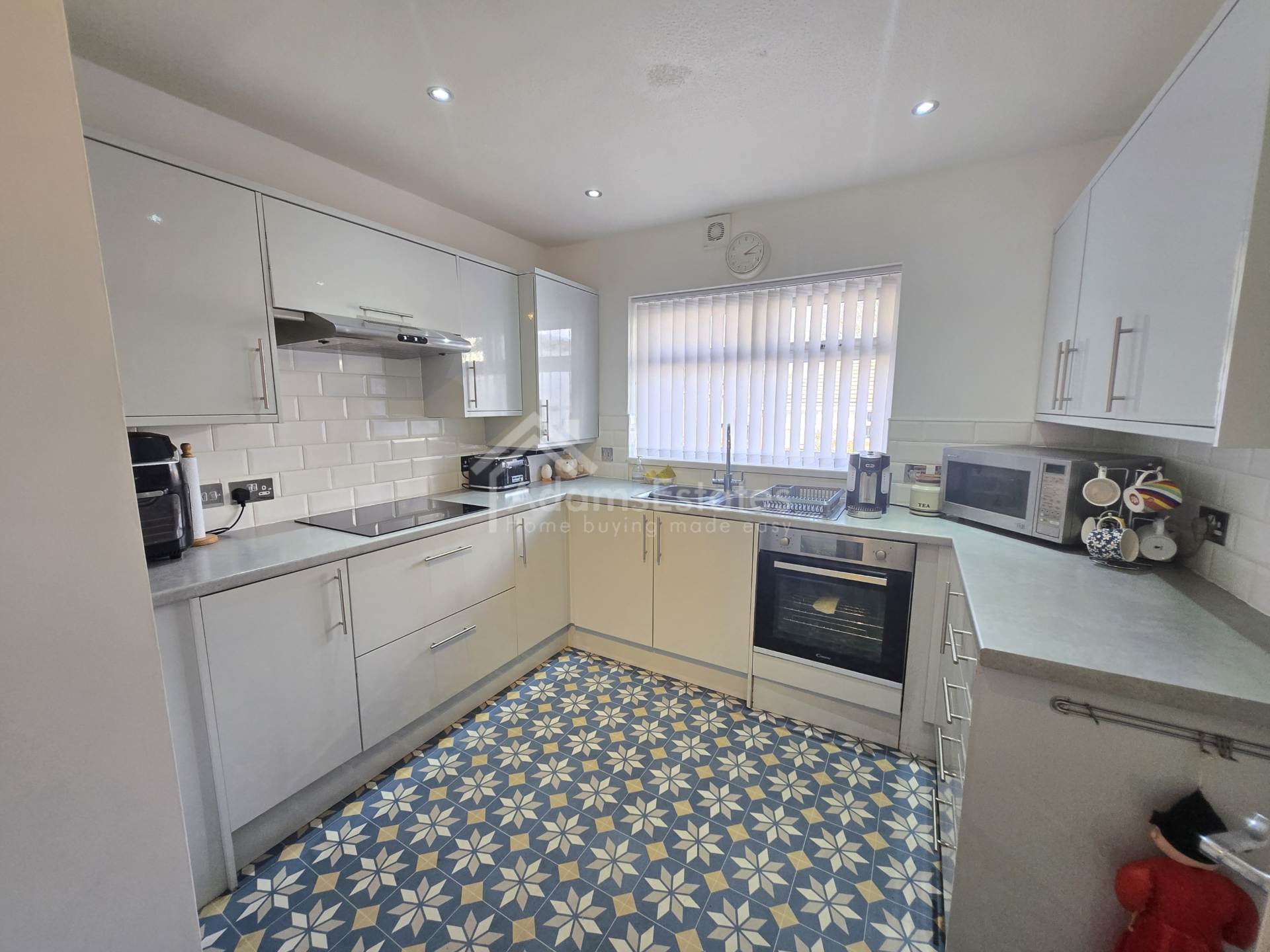 Leith Court, Dewsbury, Image 4