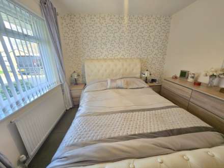 Leith Court, Dewsbury, Image 7