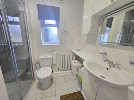 Leith Court, Dewsbury, Image 8