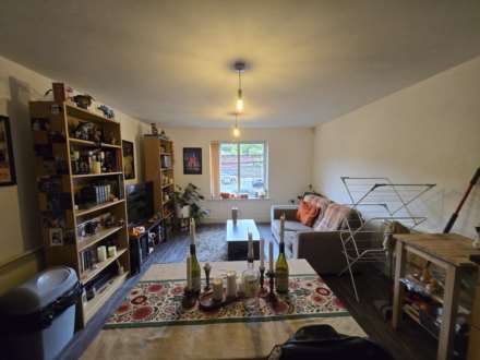 Ellis Court, Dewsbury, Image 8