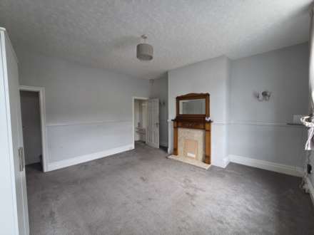 Lees Hall Road, Dewsbury, Image 3
