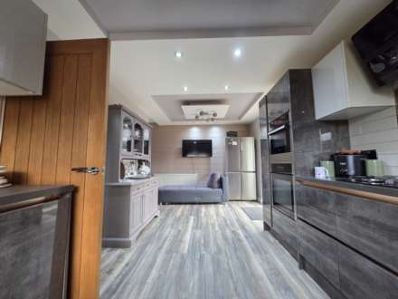 Slaithwaite Road, Dewsbury, Image 10