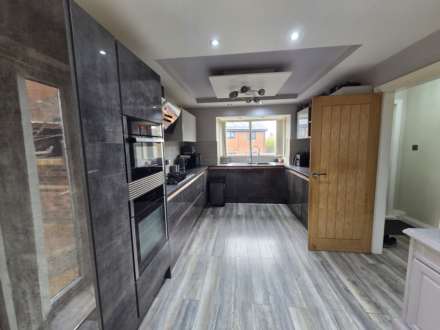 Slaithwaite Road, Dewsbury, Image 8