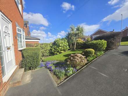 Woodhall Drive, Batley, Image 12