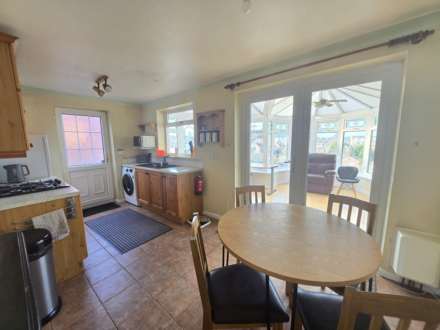 Woodhall Drive, Batley, Image 4