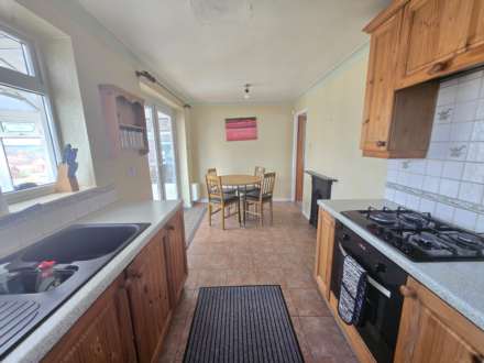 Woodhall Drive, Batley, Image 5