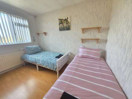 Woodhall Drive, Batley, Image 7