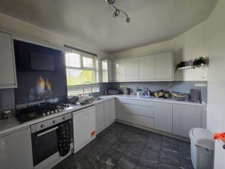 Ravenshouse Road, Dewsbury, Image 4