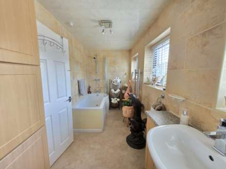 Nixon Close, Dewsbury, Image 11