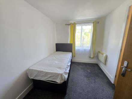 Ellis Court, Dewsbury, Image 6