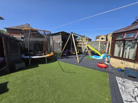 Nook Green, Dewsbury, Image 13