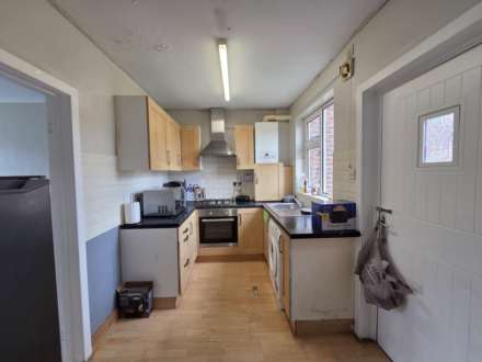 Lees Avenue, Dewsbury, Image 3
