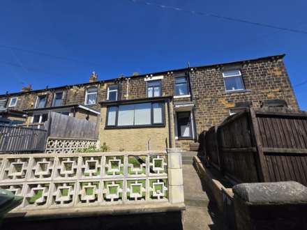 2 Bedroom Terrace, Track Mount, Batley