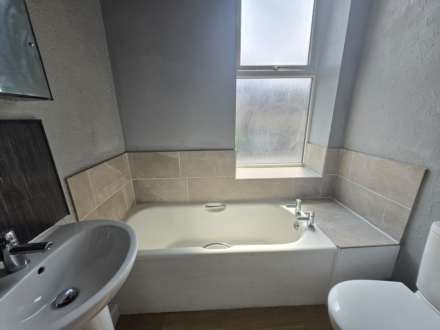 Wakefield Road, Dewsbury, Image 5