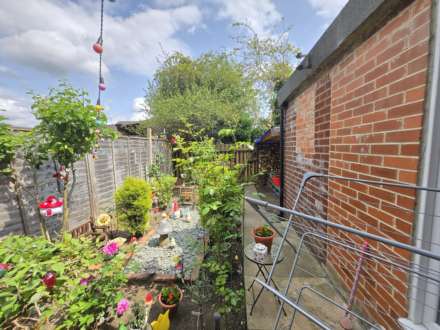 Ouzelwell Crescent, Dewsbury, Image 14