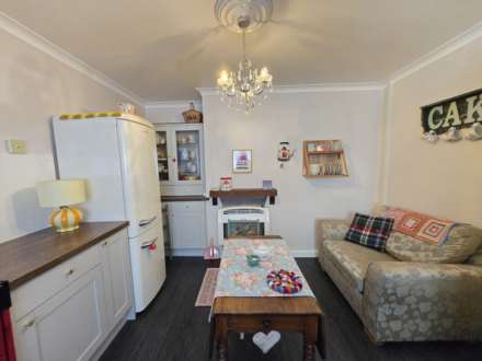Ouzelwell Crescent, Dewsbury, Image 6