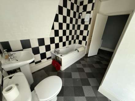 Bradford Road, Batley, Image 4