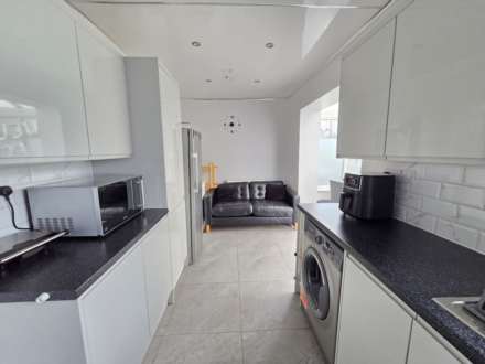Moorcroft Road, Dewsbury, Image 4