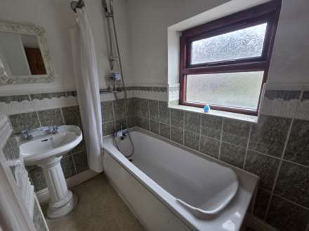 Lees Hall Road, Dewsbury, Image 7
