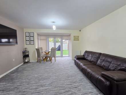 The Oval, Dewsbury, Image 3