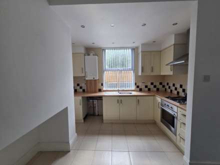 Lees Hall Road, Dewsbury, Image 4