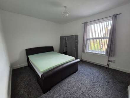 Lees Hall Road, Dewsbury, Image 5