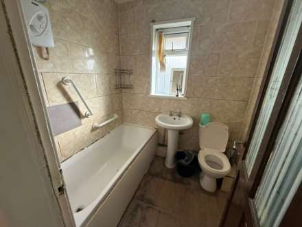 Centenry Square, Dewsbury, Image 4