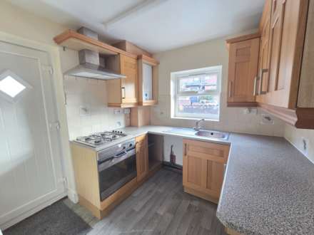 Lees Hall Road, Dewsbury, Image 3