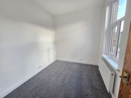 Lees Hall Road, Dewsbury, Image 4