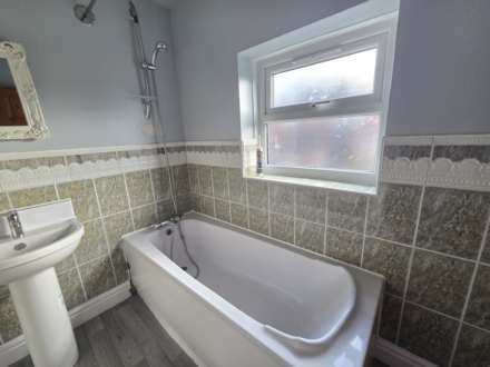 Lees Hall Road, Dewsbury, Image 7