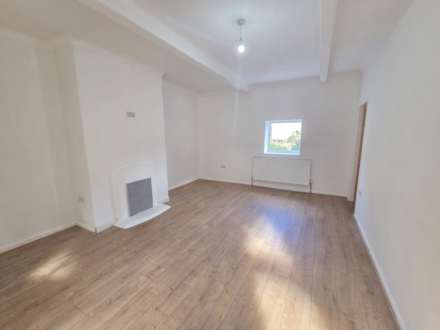 Track Mount, Batley, Image 2